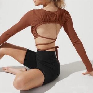 Alo manifest brown long sleeve strappy top size small